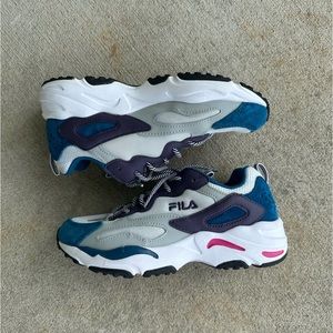 EUC FILA Retro Blue Suede Sneakers W6